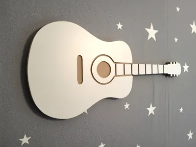 Produktbild von Gitarrenförmige Wanddeko aus Holz für Musikliebhaber