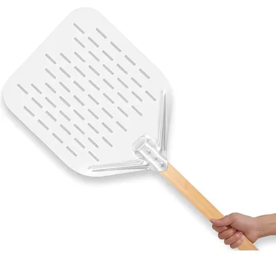 Productafbeelding van Pizzaschep geperforeerd - Pizzaschuiver aluminium - 39,5 x 30 cm - Afneembare houten handgreep