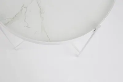 Beistelltisch CUPID MARBLE WHITE mit weißer Marmorplatte und weißem Metallgestell, Draufsicht.