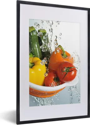 Produktbild von MuchoWow® MuchoWow® Gerahmtes Poster Gemüse - Wasser - Sieb 40x60 cm - Poster mit zchwarzem Bilderrahmen - Poster in Rahmen