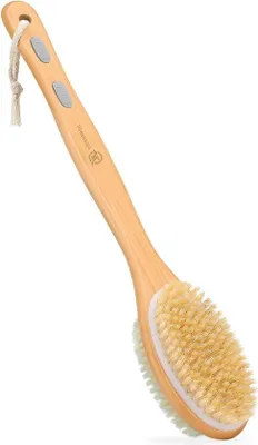 Image de Brosse de douche à long manche en bois, double face : poils naturels durs et nylon doux