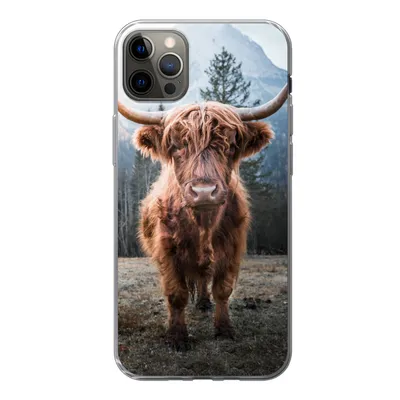 Produktbild von MuchoWow® Handyhülle Schutzhülle Hülle für iPhone 13 Pro Max Schottischer Highlander - Berg - Tier Silikon Softcase Handy Hülle - Mobiltelefon