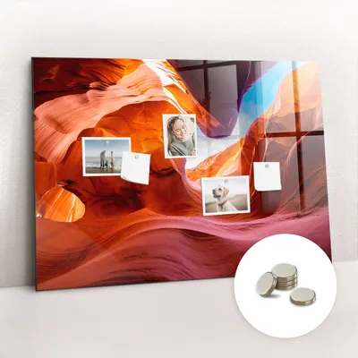 Imagen del producto de Pizarra magnética de pared, con superficie de vidrio y diseño curvo. Incluye 5 imanes. Dimensiones: 100x70 cm. Marca: Kaňon