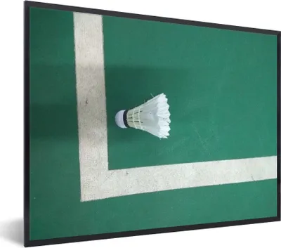Produktbild von MuchoWow® Gerahmtes Poster Badminton-Shuttle auf dem grünen Latexfeld 40x30 cm - Poster mit Schwarzem Bilderrahmen Wandposter Rahmen Foto Bilder - Kunstposter - Wanddekorationen