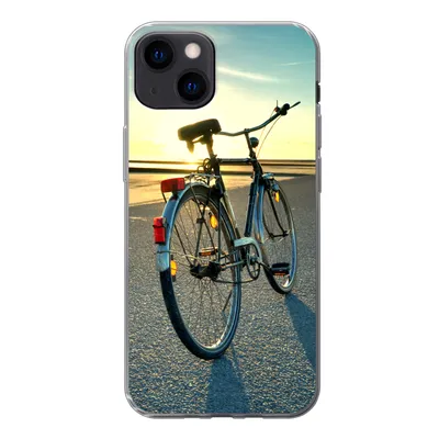 Produktbild von MuchoWow® Handyhülle Schutzhülle Hülle für iPhone 13 Nordsee - Fahrrad - Sonnenuntergang Silikon Softcase Handy Hülle - Karteninhaber
