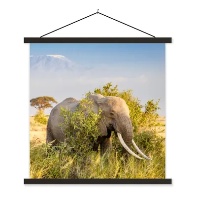 Produktbild von MuchoWow® Textilposter Elefant - Tiere - Gras - Grün - Berg 60x60 cm mit schwarzem Rahmen - Posteraufhänger