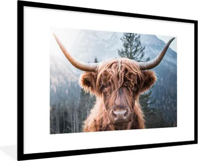 Produktbild von MuchoWow® Gerahmtes Poster Schottischer Highlander - Berge - Porträt 90x60 cm - Poster mit Schwarzem Bilderrahmen Wandposter Rahmen Foto Bilder - Wanddekoration - Fotos