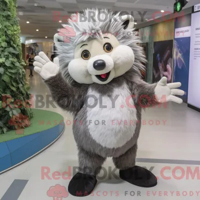 Immagine prodotto di Personaggio mascotte REDBROKOLY un Porcospino Grigio vestito con minigonna e guanti