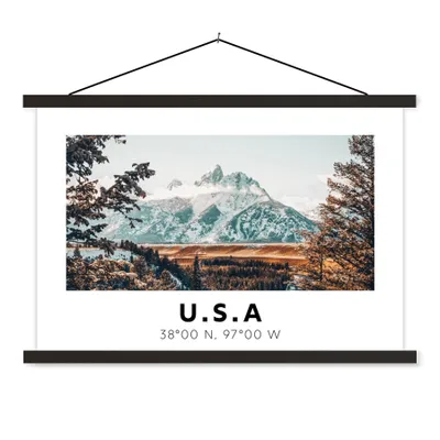 Produktbild von MuchoWow® Textilposter Amerika - Berge - Winter - Wald 60x40 cm mit schwarzem Rahmen - Hölzernes