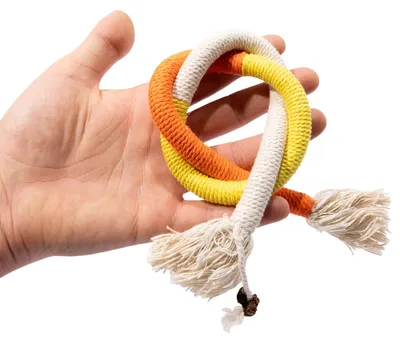 Produktbild von Katzenspielzeug aus Naturseil · Spielseil gelb-weiß · 70 x 1,5 x 1,5 cm