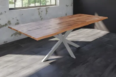 Produktbild von Esstisch Dora 140 x 80 cm, Mangoholz massiv, lackiert & naturfarben, Baumkantentisch mit Spider-Metallgestell in Silber, echte Baumkante, 26 mm