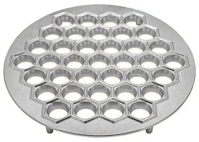 Obrázek produktu pro Těstová forma na plněné knedlíky, vykrajovátko na pelmeni, maultaschen, ravioli a pelmeni (litý hliník, stříbrná)