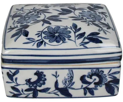 Image de Coffret de collection en porcelaine bleue, dimensions : 19 x 18 x 11,5 cm