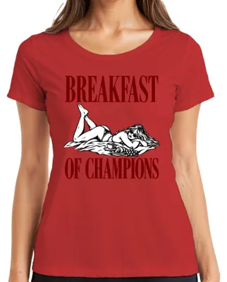 Immagine prodotto di T-shirt da donna, colore rosso, taglia XL, con la scritta "Breakfast Of Champions" e un'immagine di una donna in bikini, adatta a un pubblico adulto