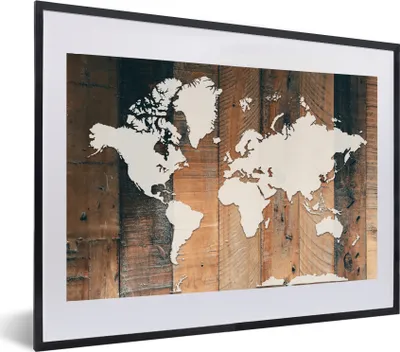 Produktbild von MuchoWow® MuchoWow® Gerahmtes Poster Weltkarte - Holz - Weiß 60x40 cm - Poster mit zchwarzem Bilderrahmen - Schlafzimmer - Plakat in Rahmen - Drucken