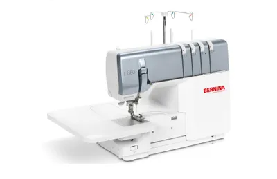 Produktbild von Bernina Nähmaschine L 850 Overlockmaschine, 18 Programme, Inklusive Lufteinfädler, Anschiebetisch & Kniehebel