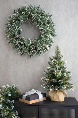 Produktbild von artplants.de Kunst Winterkranz Calgary, Zapfen, LEDs, Frost, Ø75cm - Türkranz künstlich