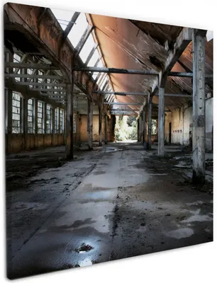 Produktbild von Wallario Premium Leinwandbild Alte Industriehalle  leerstehend und einsam in Größe 50 x 50 cm
