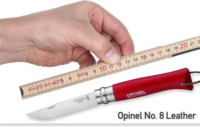 Obrázek produktu pro Multifunkční kožený nůž s červeným řemínkem