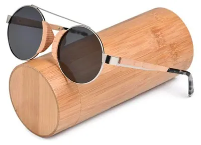 Produktbild von Dunkle Retro-Sonnenbrille aus Holz