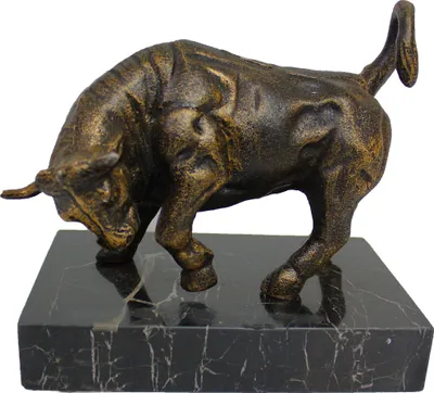 Produktbild von Figur Bulle aus Eisen in Bronzeoptik auf Marmorsockel Börse