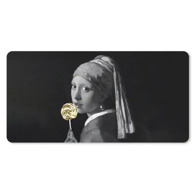 Produktbild von MuchoWow® Mauspad Mousepad Mädchen mit einem Perlenohrring - Schwarz und Gold - Süßigkeiten 60x30 cm - Mousepads - Maus Mat - Pad - Mausunterlage - Nachhaltig