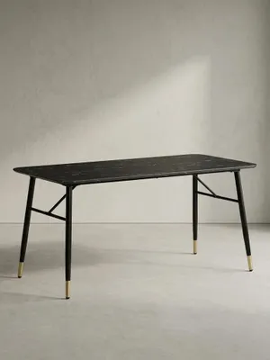 Freistehender schwarzer Esstisch 160x80 cm mit hochglänzender Marmor-Optik und ausgestellten Eisenbeinen vor einem neutralen hellen Hintergrund präsentiert._#sku_SAFWL6.960#