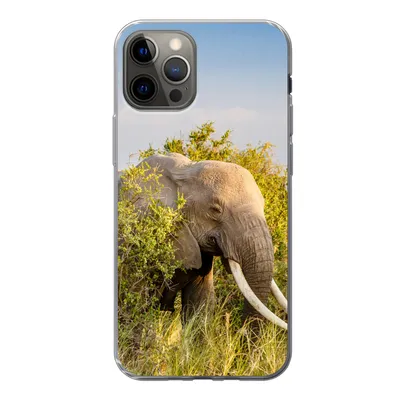 Produktbild von MuchoWow® Handyhülle Schutzhülle Hülle für iPhone 12 Pro Elefant - Tiere - Gras - Grün - Berg Silikon Softcase Handy Hülle - Abdeckung