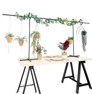 Produktbild von Deko Tischgestell in schwarz mit Fuß - Länge 220-250cm - Dekorations-Halter aus Metall ausziehbar - Tisch Dekoration Halter für Weihnachten Geburtstag