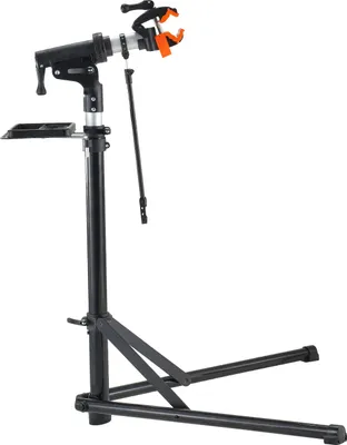 Produktbild von SucceBuy 66 lbs wytrzymały aluminiowy stojak do naprawy rowerów, regulowana wysokość stojaka do konserwacji rowerów z magnetyczną tacką na narzędzia i teleskopowym ramieniem, składany stojak rowerowy do użytku w domu i warsztacie