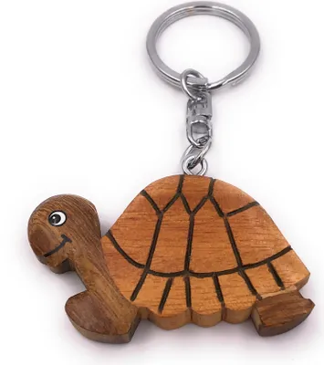 Produktbild von Onwomania Schlüsselanhänger aus Holz Schildköte grinsend Panzertier Kriechtier Raubtier Anhänger Charm