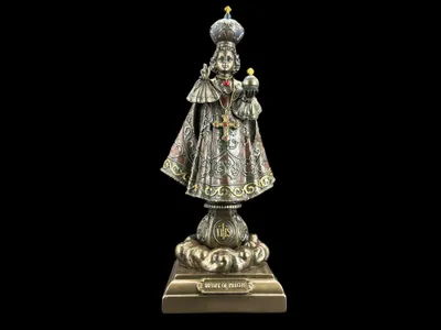Imagen del producto de Prager Jesuskind: figura decorativa con apariencia de bronce, pintada a mano, de 10 cm × 8.5 cm × 23 cm, modelo WU76190A4