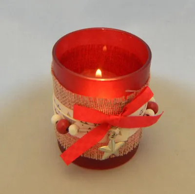 Produktbild von Glas-Windlicht rot mit Band 8 cm Teelichthalter