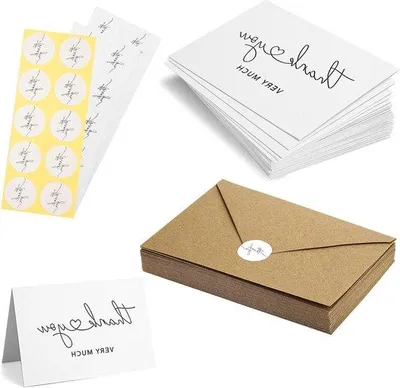 Produktbild von Kunstkaart- und Umschlagset für Hochzeiten und mehr, mit Kraftumschlag & Verschlussetiketten.