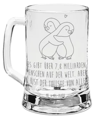 Produktbild von Mr. & Mrs. Panda Bierkrug Glas Pinguine Kuscheln - Transparent - Geschenk, Humpen, Mit Gravur, für Freundin, Valentinstag, Krug, Hochzeitstag, Frauen, Seidel, Jahrestag