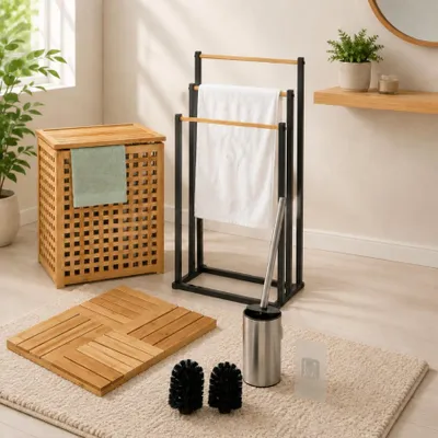 Produktbild von Freistehendes Badezimmer-Set (4-teilig) – Toilettenbürste, Handtuchhalter, Wäschekorb und Badematte aus Bambus