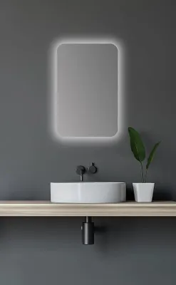 Image de Armoire miroir pour salle de bain avec éclairage, forme ovale, 40 x 60 cm. Corps en aluminium de haute qualité, finition noir mat. Deux étagères en verre