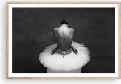 Produktbild von Gerahmtes Poster - Rahmen in heller Eiche - Ballerina Rücken Stück - 91,5x61 cm - Wand Bild - Wanddeko - Wandbilder - Kunstposter - Wandposter - Bilderrahmen - Bilder - Kunstdruck - P2NAA91x61-4729