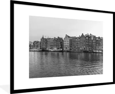 Produktbild von MuchoWow® Gerahmtes Poster Amsterdamer Grachtenhäuser - Schwarz und weiß 90x60 cm - Poster mit Schwarzem Bilderrahmen Wandposter Rahmen Foto Bilder - Wanddekoration - Fotos