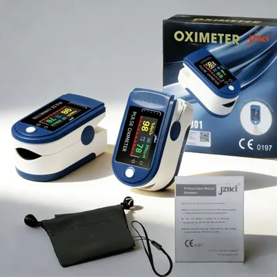 Produktbild von Fingerspitzen-Pulsoximeter mit 360° drehbarem OLED-Farbdisplay, Ein-Knopf-Bedienung und automatischer Abschaltung