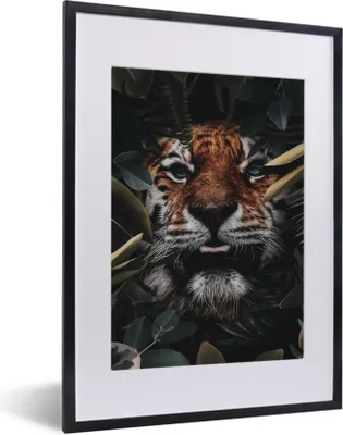 Produktbild von MuchoWow® MuchoWow® Gerahmtes Poster Tiger - Nahaufnahme - Pflanzen 30x40 cm - Poster mit zchwarzem Bilderrahmen - Wandposter Schlafzimmer