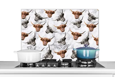 Obrázok produktu pre MuchoWow® Splashback Kuchyňa - Kuchynský backsplash - Ochrana steny pre sporák a drez Škótsky horal - Krava - Mramor 90x60cm Alu-Dibond (alternatíva k