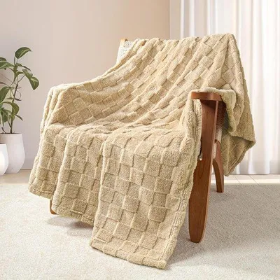 Produktbild von Famanu Fleece Decke 127 x 152 cm - Beige - Weiches, leichtes Karodecke für alle Jahreszeiten