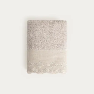 Obrázok produktu pre HOMLA LILLIAN – Rýchloschnúci uterák s výšivkou, 50 x 90 cm