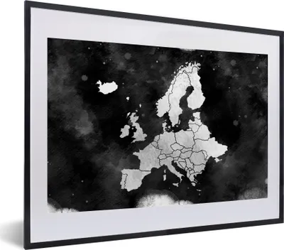 Produktbild von MuchoWow® Gerahmtes Poster Europa-Karte auf dunklem Hintergrund - schwarz und weiß 40x30 cm - Poster mit Schwarzem Bilderrahmen Wandposter Rahmen Foto Bilder - Bilderrahmen - Poster im Rahmen
