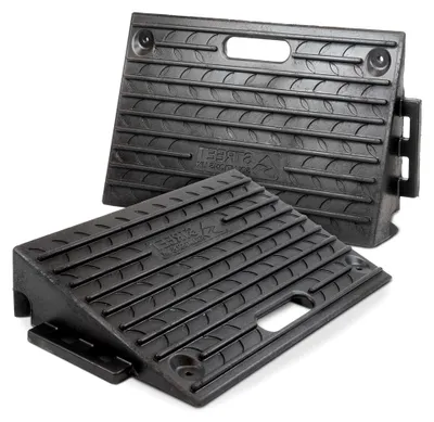 Produktbild von Gummibordsteinrampe 10 cm hoch - 2er Set rutschfeste Rollstuhlrampe für Autos, Treppen und Bordsteinkanten