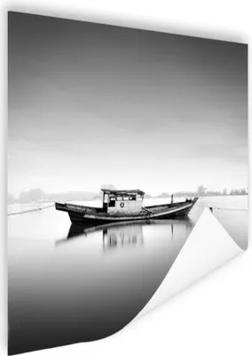 Produktbild von MuchoWow® Poster Verlassenes Boot im Wasser schwarz und weiß 50x50 cm - Wohnzimmerdekoration