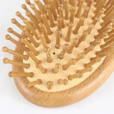 Produktbild von Massagekamm mit Luftkissen, stilvolles Werkzeug zum Haarstyling, hölzerne Kopfhautmassagebürste und Haarbürste
