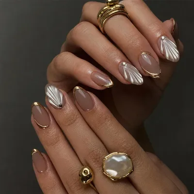 Produktbild von Press on Nails Mandel Nude Muschel Gold Rand 30 Stück Kunstnägel mit Klebepads Set Acryl Elegante Fake Nails Damen
