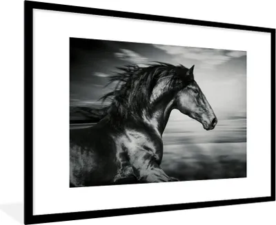 Produktbild von MuchoWow® Gerahmtes Poster Pferd - Tiere - Schwarz - Weiß 90x60 cm - Poster mit Schwarzem Bilderrahmen Wandposter Rahmen Foto Bilder - Wanddekoration - Fotos